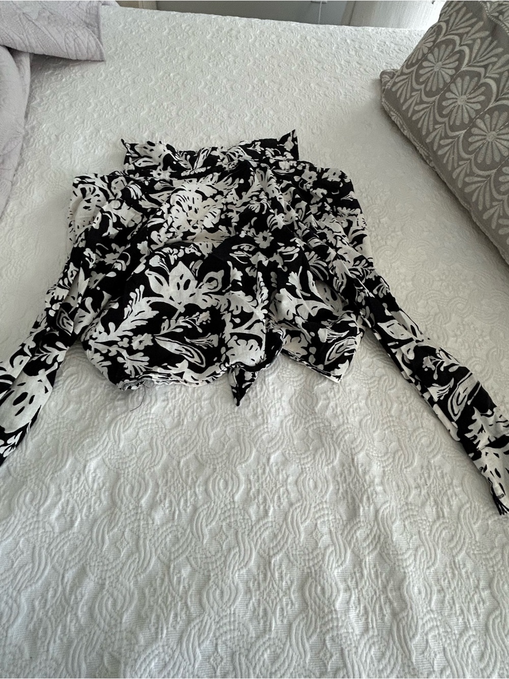 Christian Siriano Black and White Floral Tie-Front Top